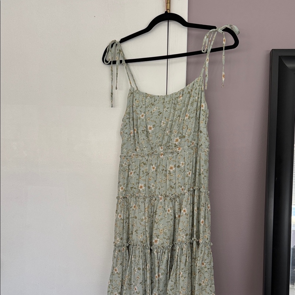 Elegant Floral Midi Dress in Soft Green